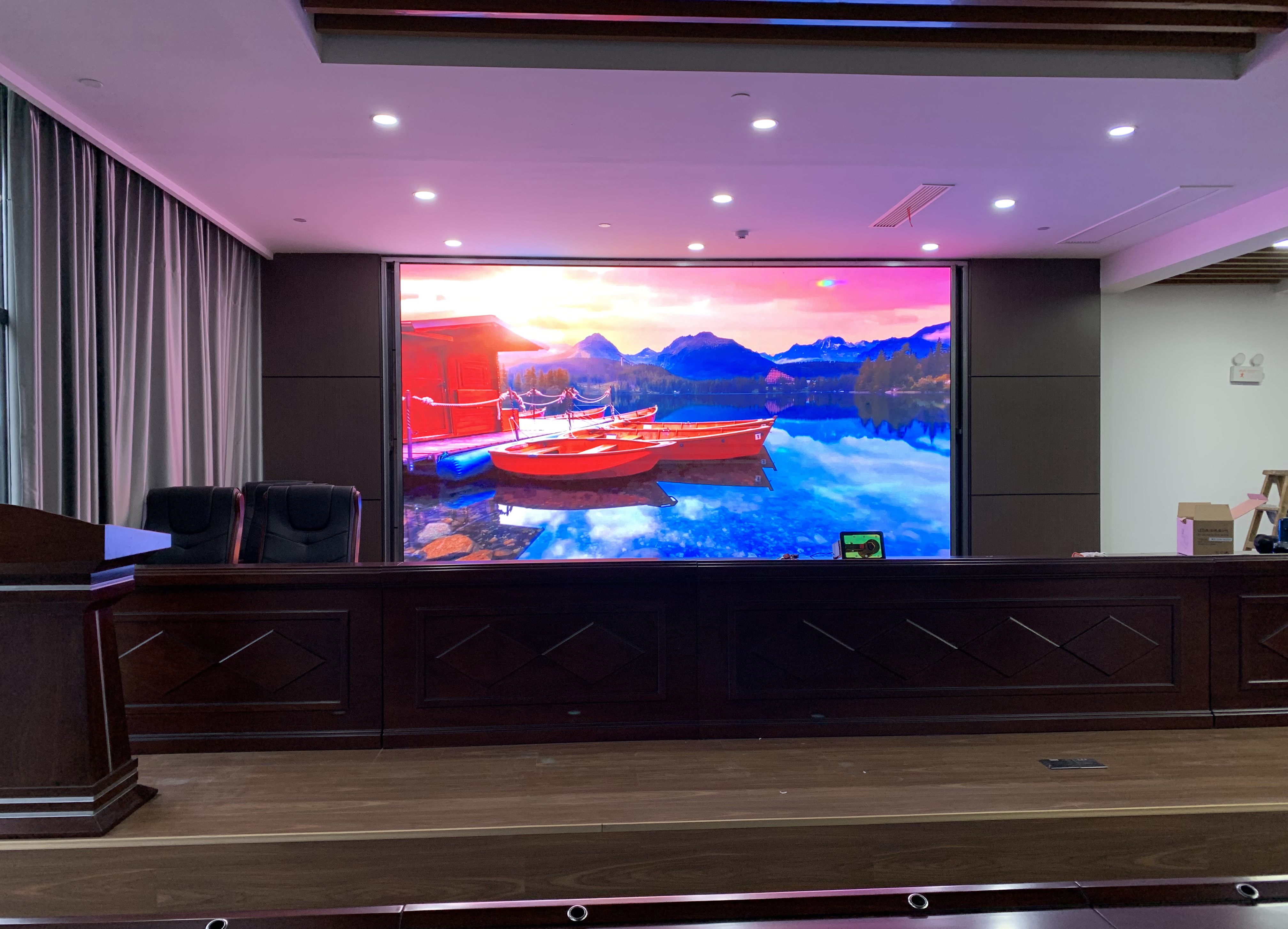 某單位室內1.8小間距全彩LED顯示屏、數字會議系統