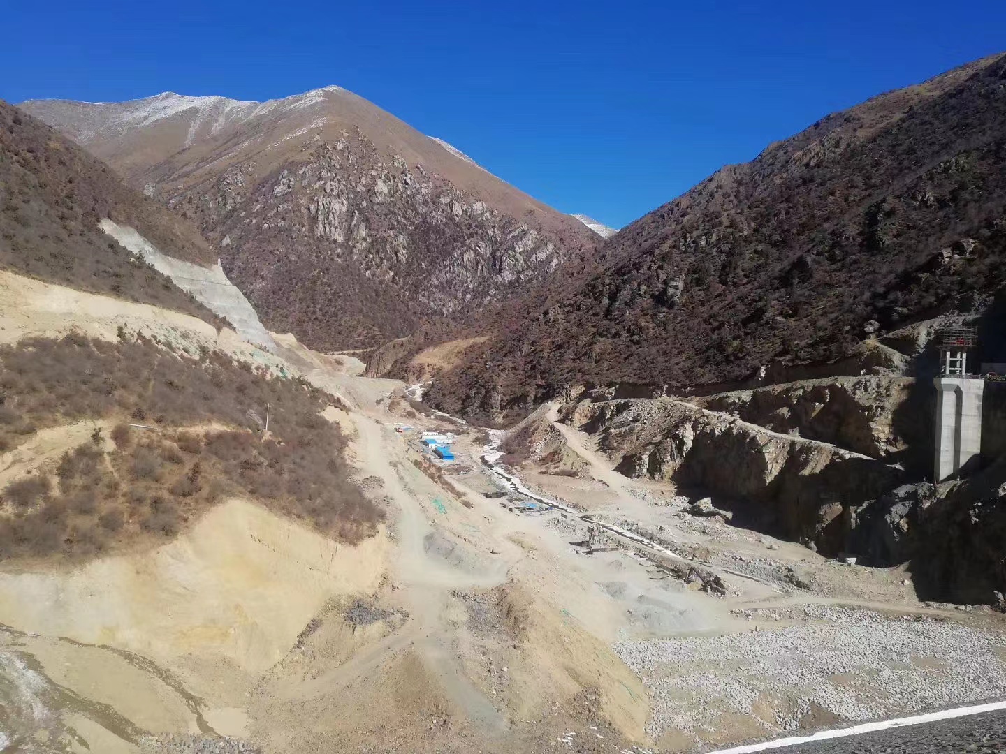 西藏雅鲁藏布江中游生态综合整治工程索朗嘎咕地址勘察平洞爆破开挖