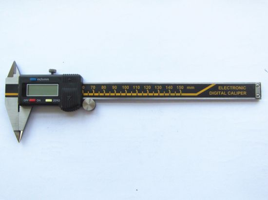 High-Quality-Digital-Caliper-with-Pointed-Jaws1