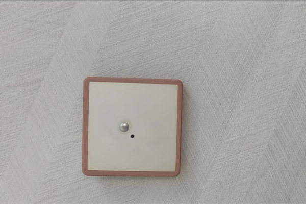 40双馈RFID陶瓷天线2
