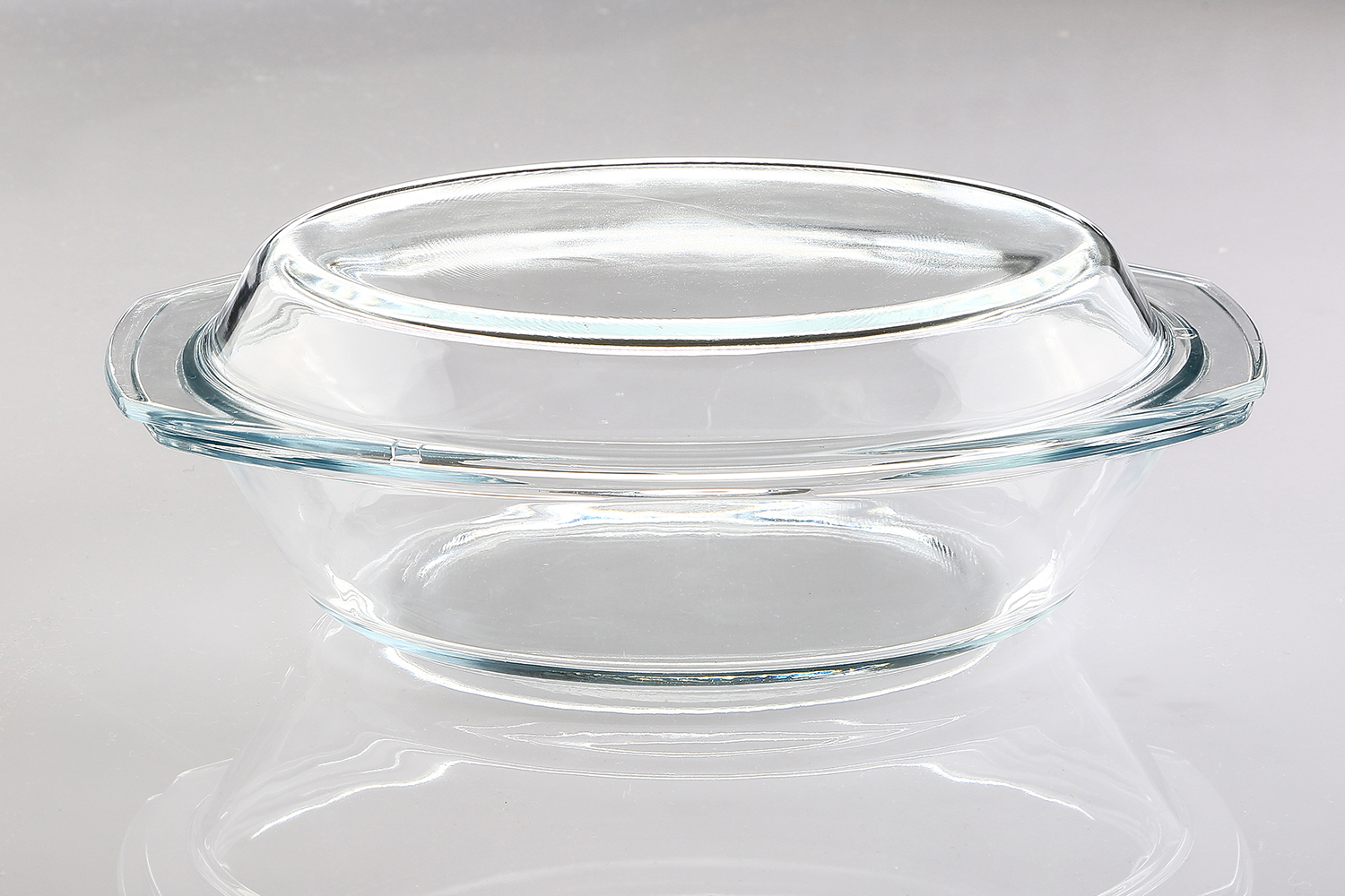 2.5L oval casserole with lid