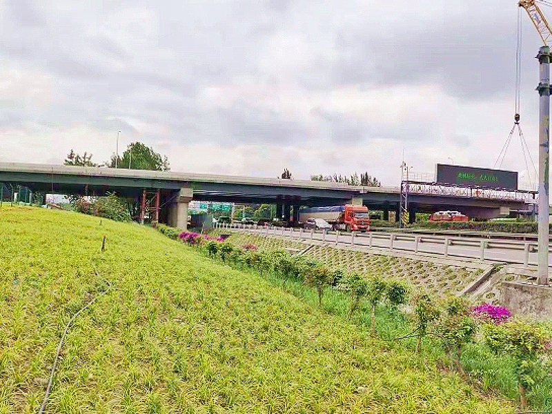 中鐵十二局大件路擴容改造繞城高速上垮橋工程