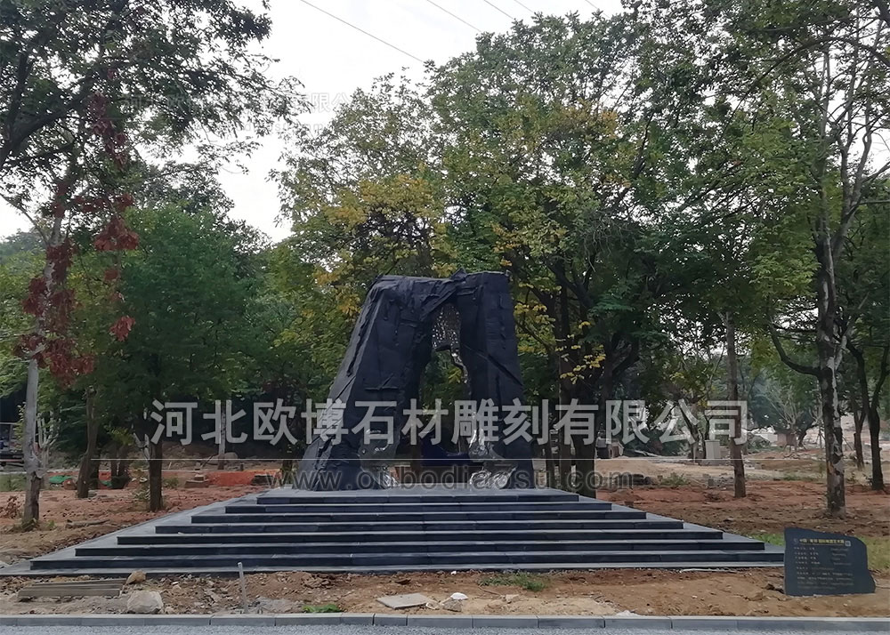 中国·莆田国际雕塑艺术展作品《空象》高度6米