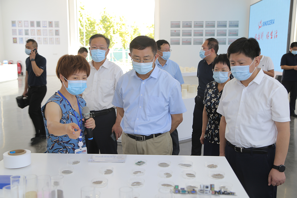 Zhang Guoliang, Director of the Development Zone Division of the Provincial Department of Commerce and his party came to our company for research and guidance